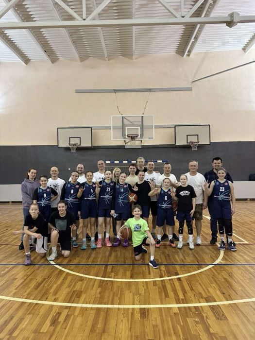 Папа, мама, я – здоровая, спортивная семья!9